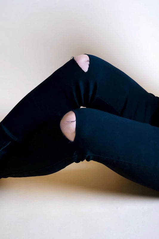 Jean Negro, Skinny, Roto en la Rodilla, Clasico Tiro Alto. (Ref 1160)