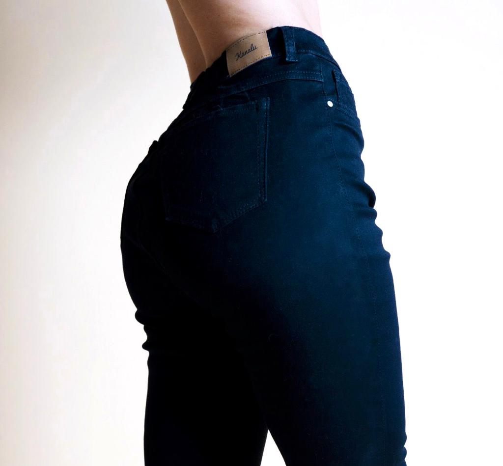 Jean Negro, Skinny, Roto en la Rodilla, Clasico Tiro Alto. (Ref 1160)